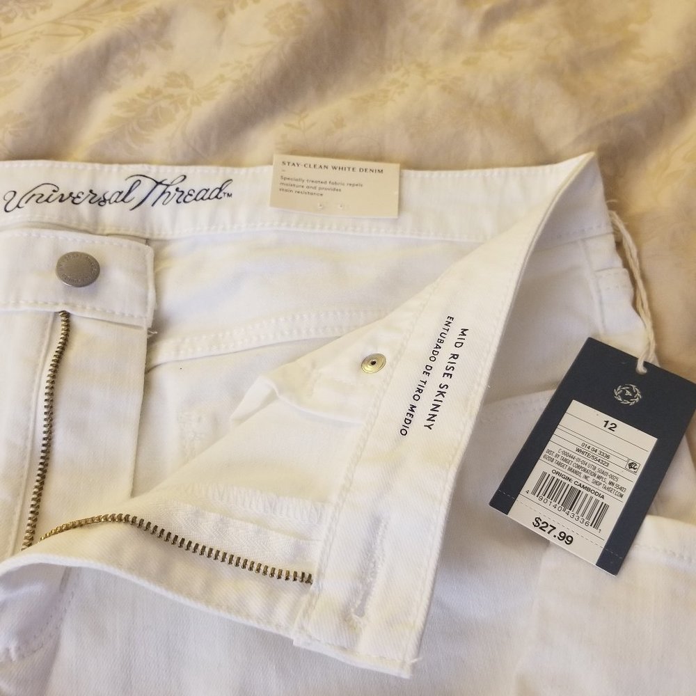 NWT white Mid-rise skinny jeans